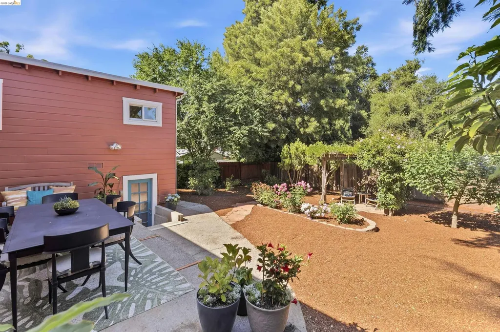 8108 Greenly Drive Oakland CA 94605