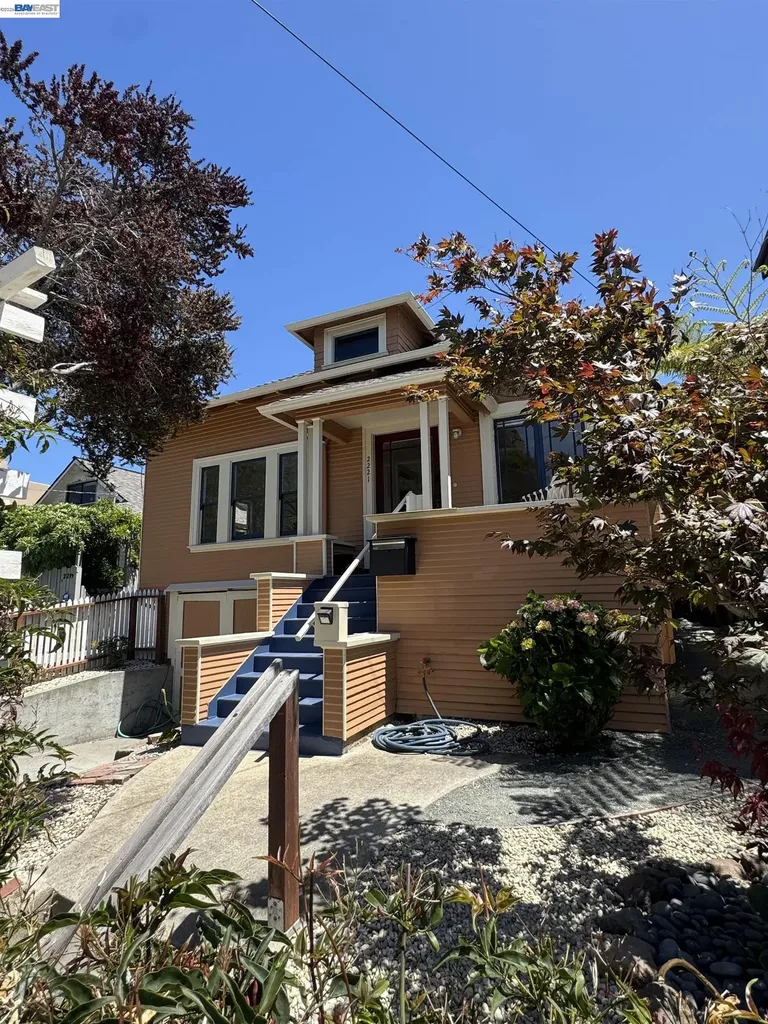 2221 Roosevelt Berkeley CA 94703