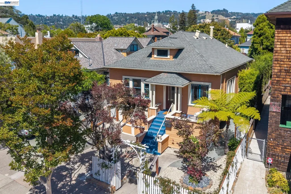 2221 Roosevelt Berkeley CA 94703