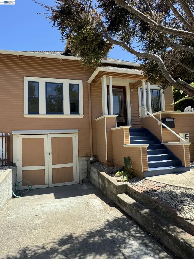 2221 Roosevelt Berkeley CA 94703