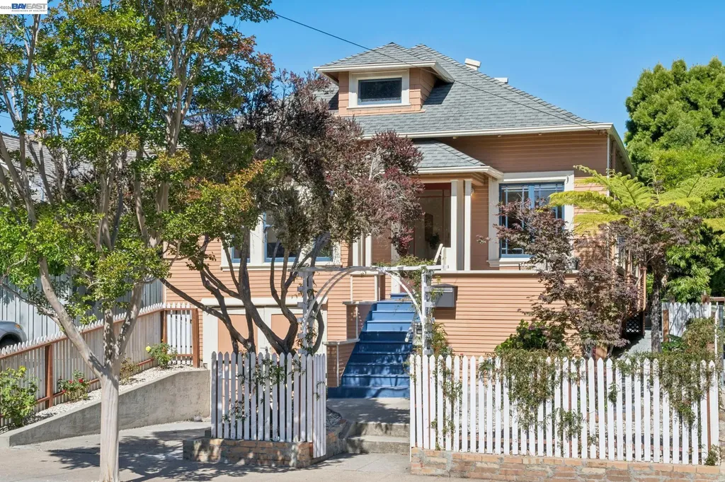2221 Roosevelt Berkeley CA 94703
