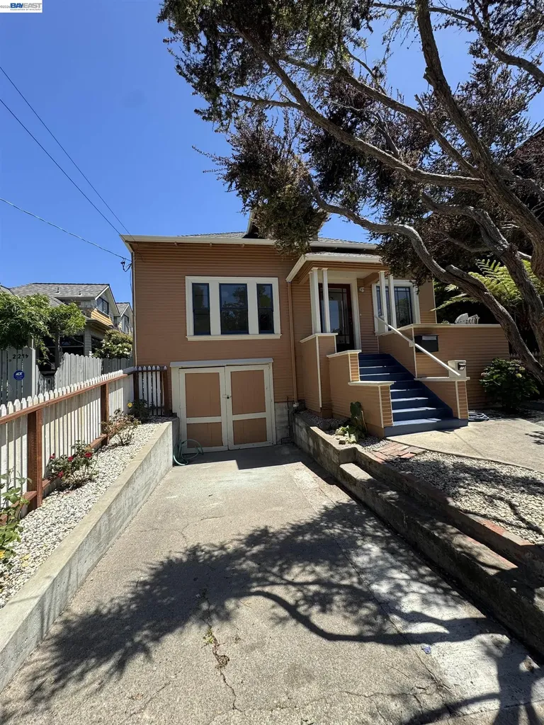 2221 Roosevelt Berkeley CA 94703