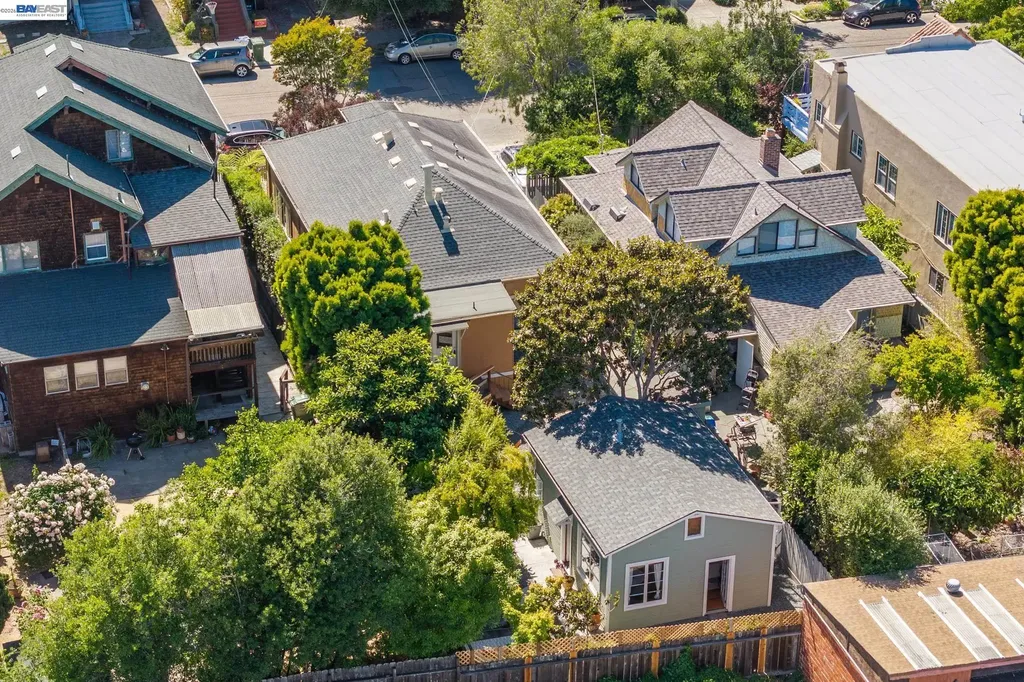 2221 Roosevelt Berkeley CA 94703