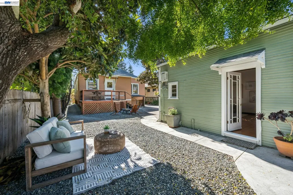 2221 Roosevelt Berkeley CA 94703