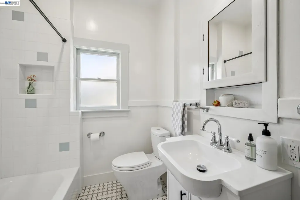2221 Roosevelt Berkeley CA 94703