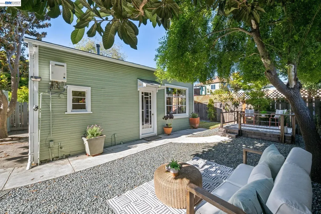 2221 Roosevelt Berkeley CA 94703