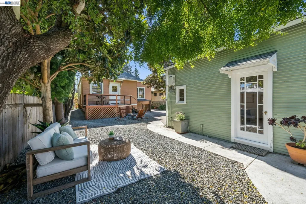 2221 Roosevelt Berkeley CA 94703