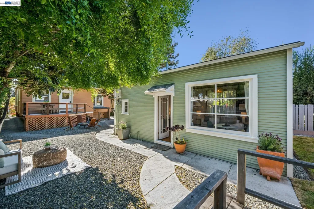 2221 Roosevelt Berkeley CA 94703