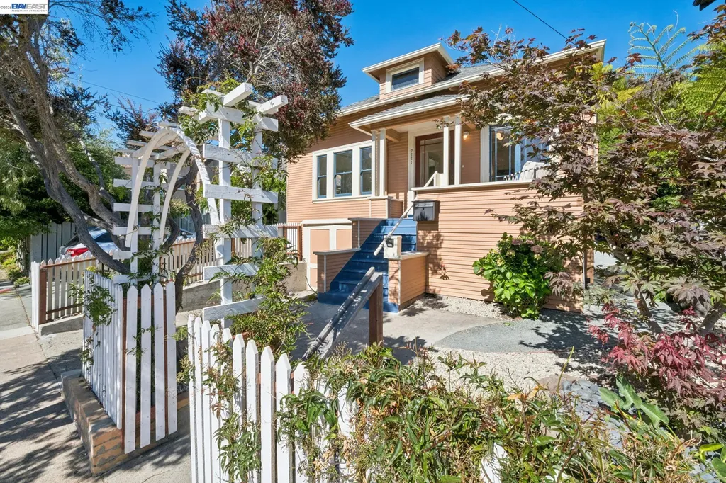 2221 Roosevelt Berkeley CA 94703