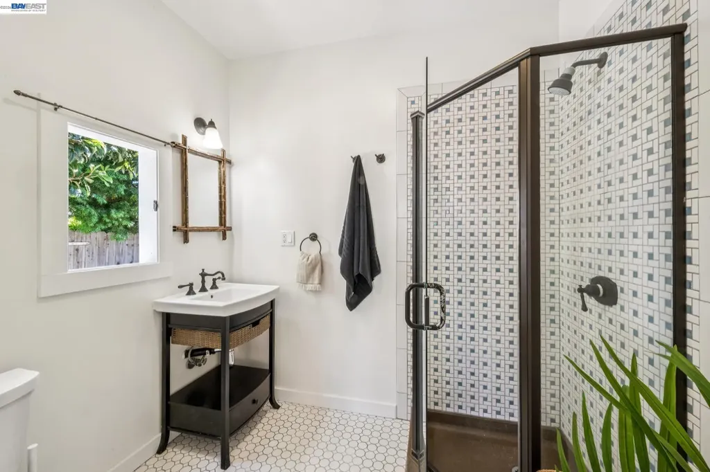 2221 Roosevelt Berkeley CA 94703