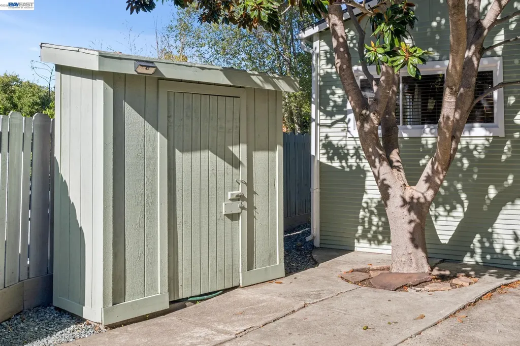 2221 Roosevelt Berkeley CA 94703