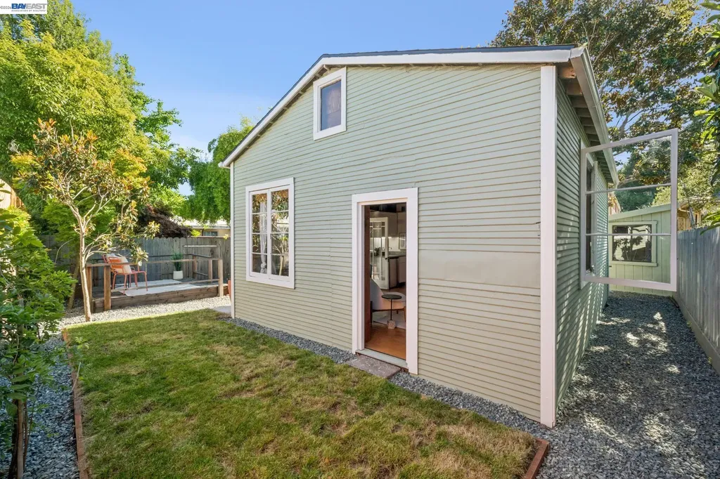 2221 Roosevelt Berkeley CA 94703