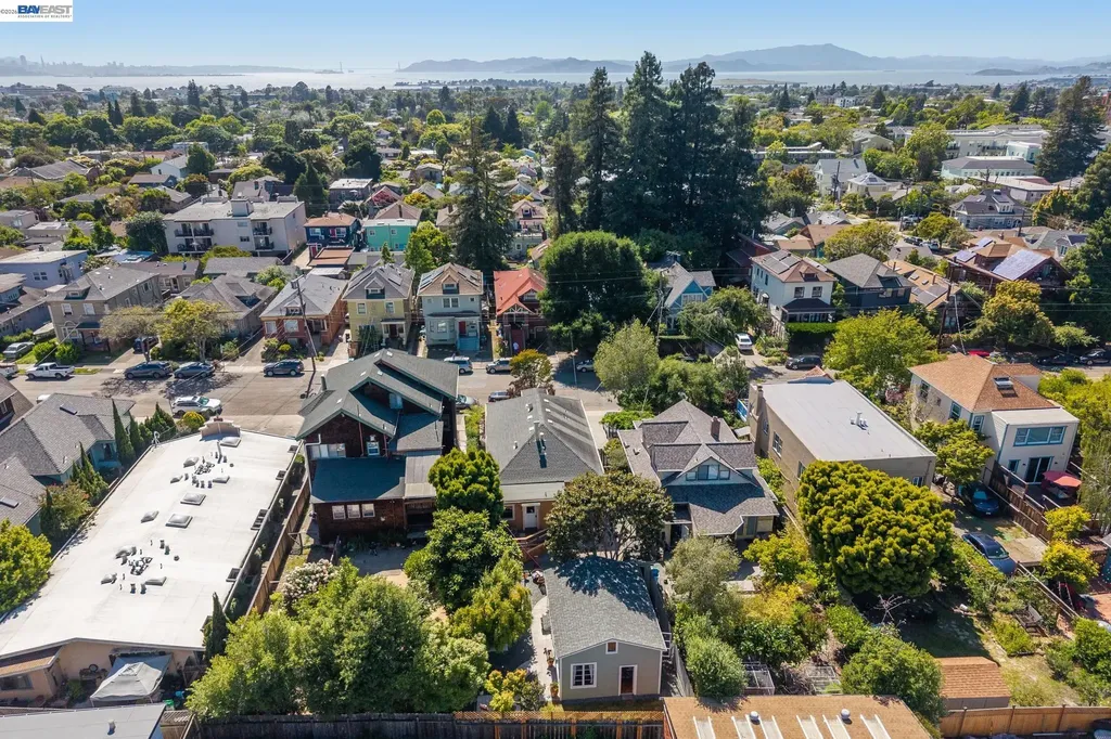 2221 Roosevelt Berkeley CA 94703