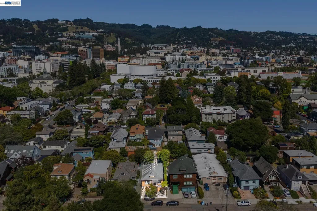 2221 Roosevelt Berkeley CA 94703