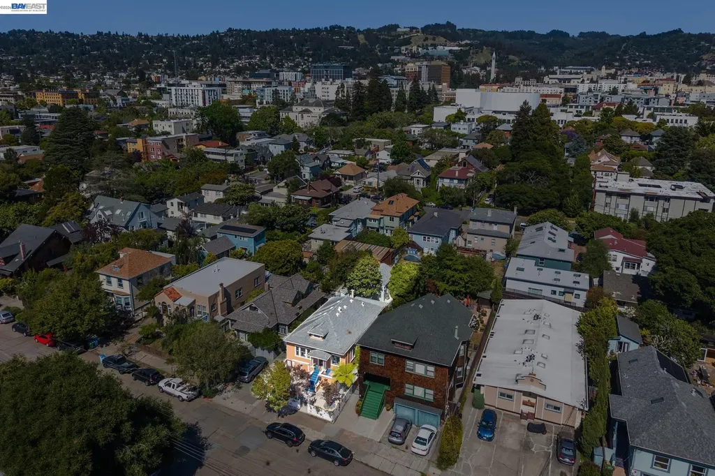 2221 Roosevelt Berkeley CA 94703