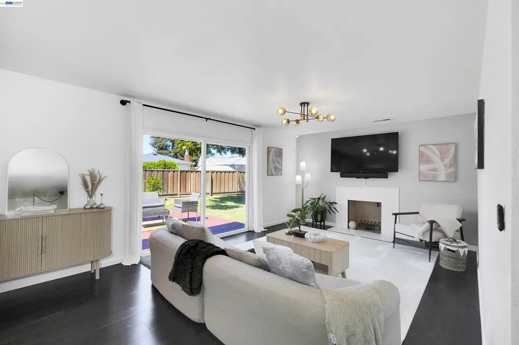 1341 Mcfarlane Lane Hayward CA 94544
