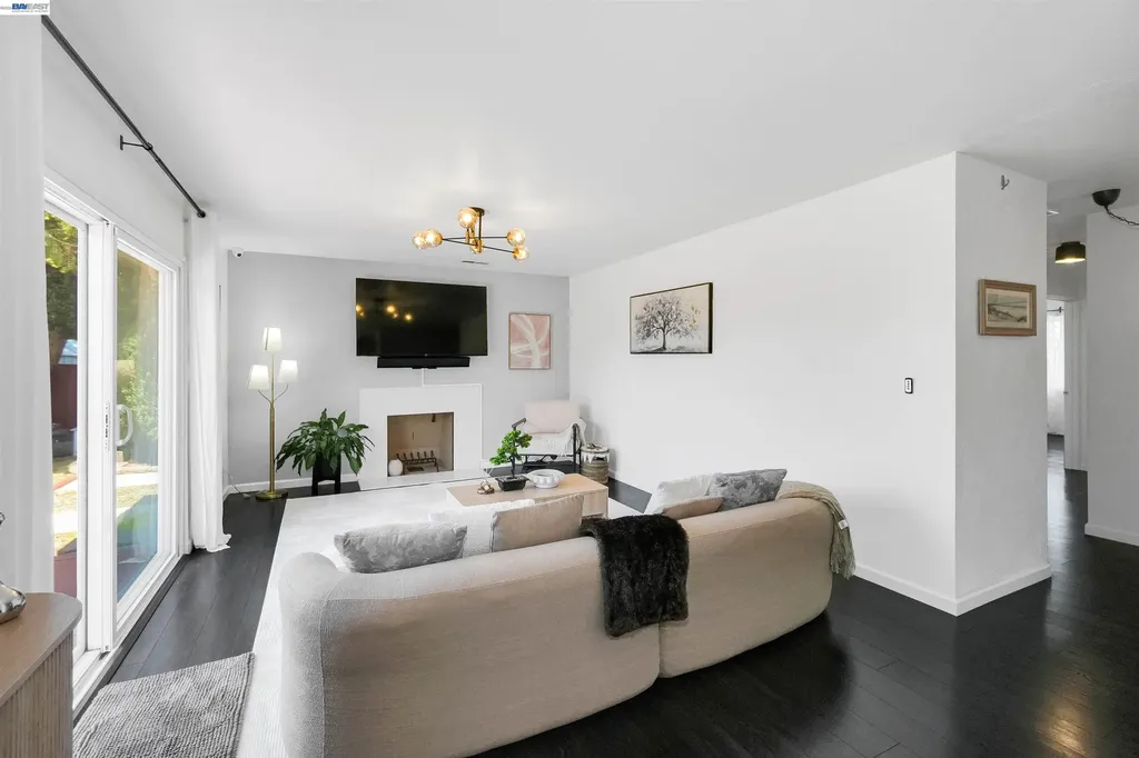 1341 Mcfarlane Lane Hayward CA 94544