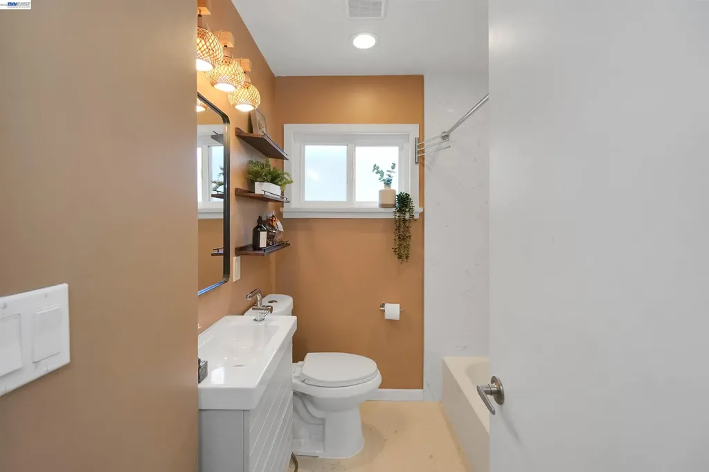 1341 Mcfarlane Lane Hayward CA 94544