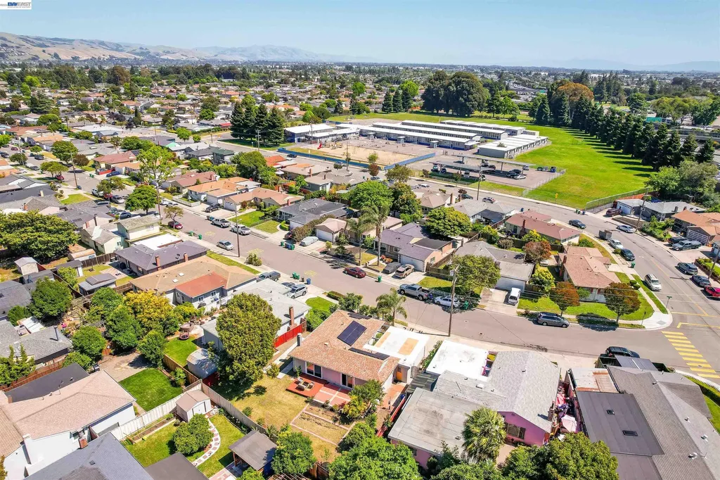 1341 Mcfarlane Lane Hayward CA 94544