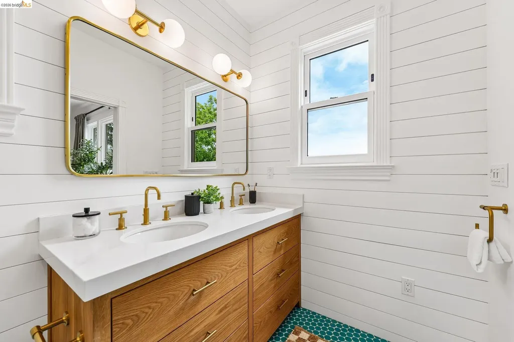2222 Blake Street Berkeley CA 94704