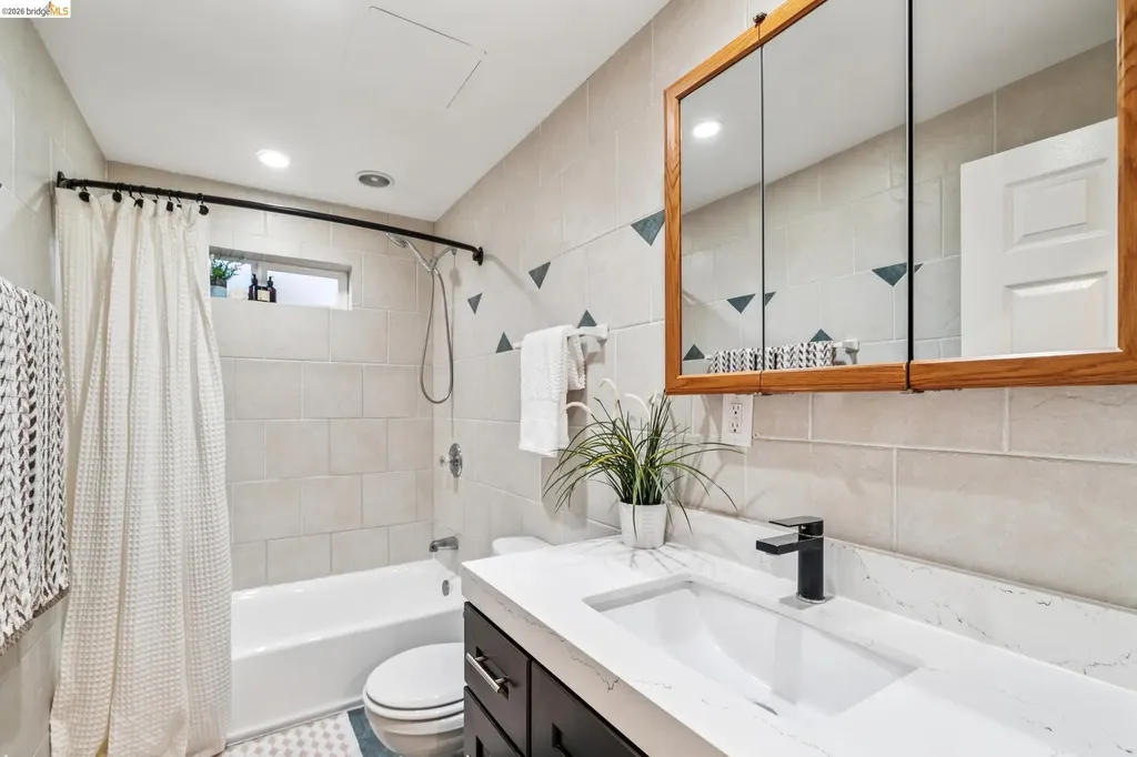 1264 Alcatraz Avenue Berkeley CA 94702