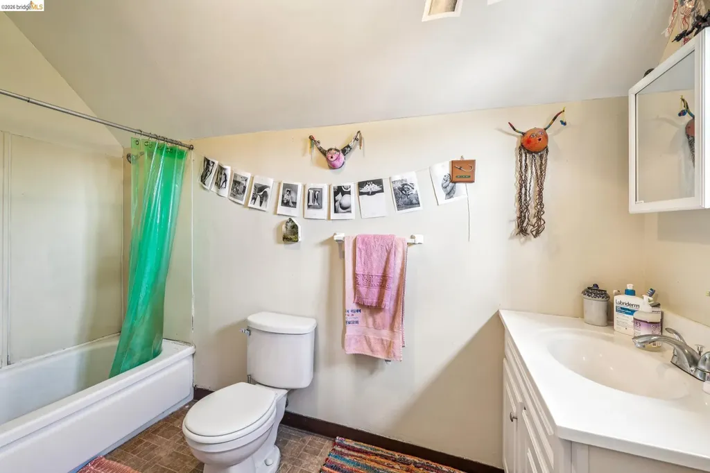 1264 Alcatraz Avenue Berkeley CA 94702