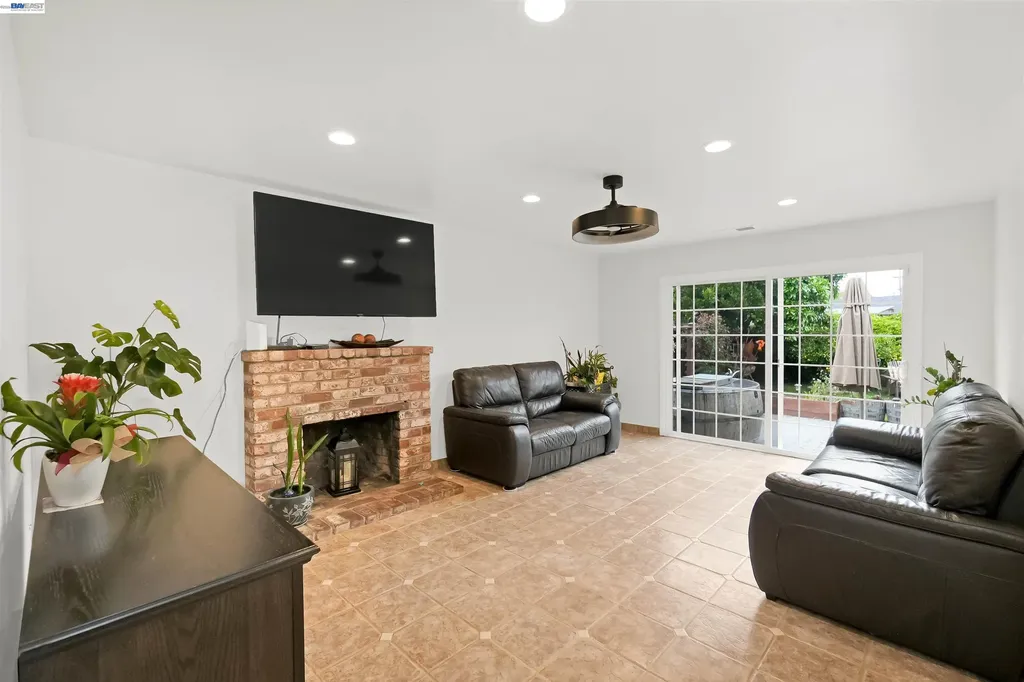 35776 Haley Street Newark CA 94560