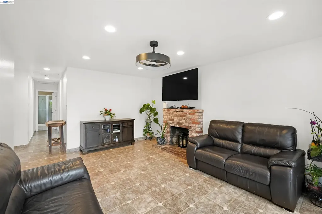 35776 Haley Street Newark CA 94560