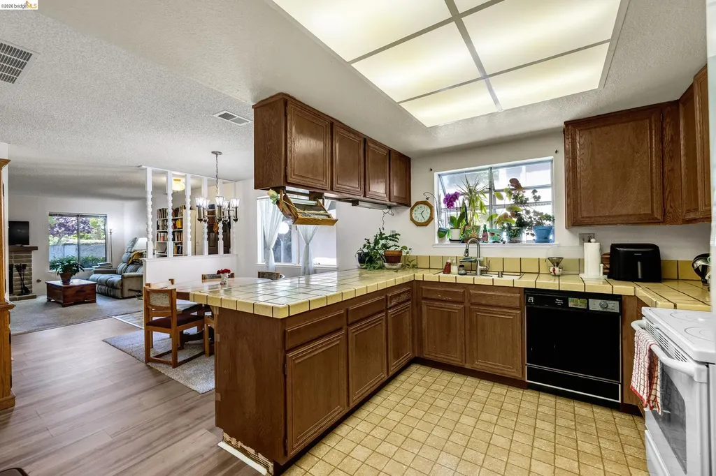 2567 El Portal Drive San Pablo CA 94806