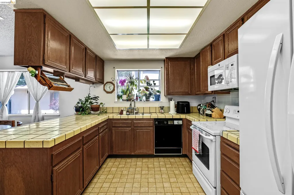 2567 El Portal Drive San Pablo CA 94806
