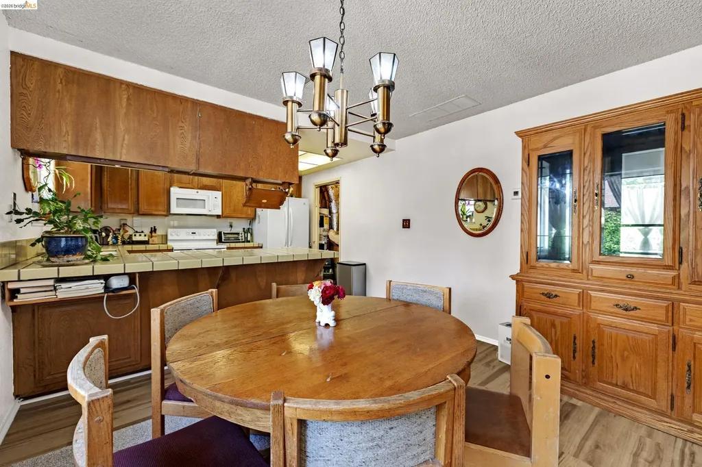2567 El Portal Drive San Pablo CA 94806