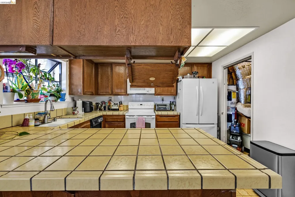 2567 El Portal Drive San Pablo CA 94806