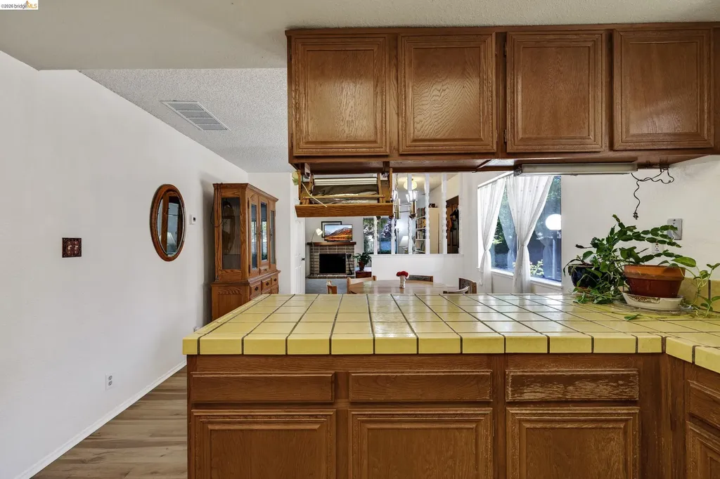 2567 El Portal Drive San Pablo CA 94806