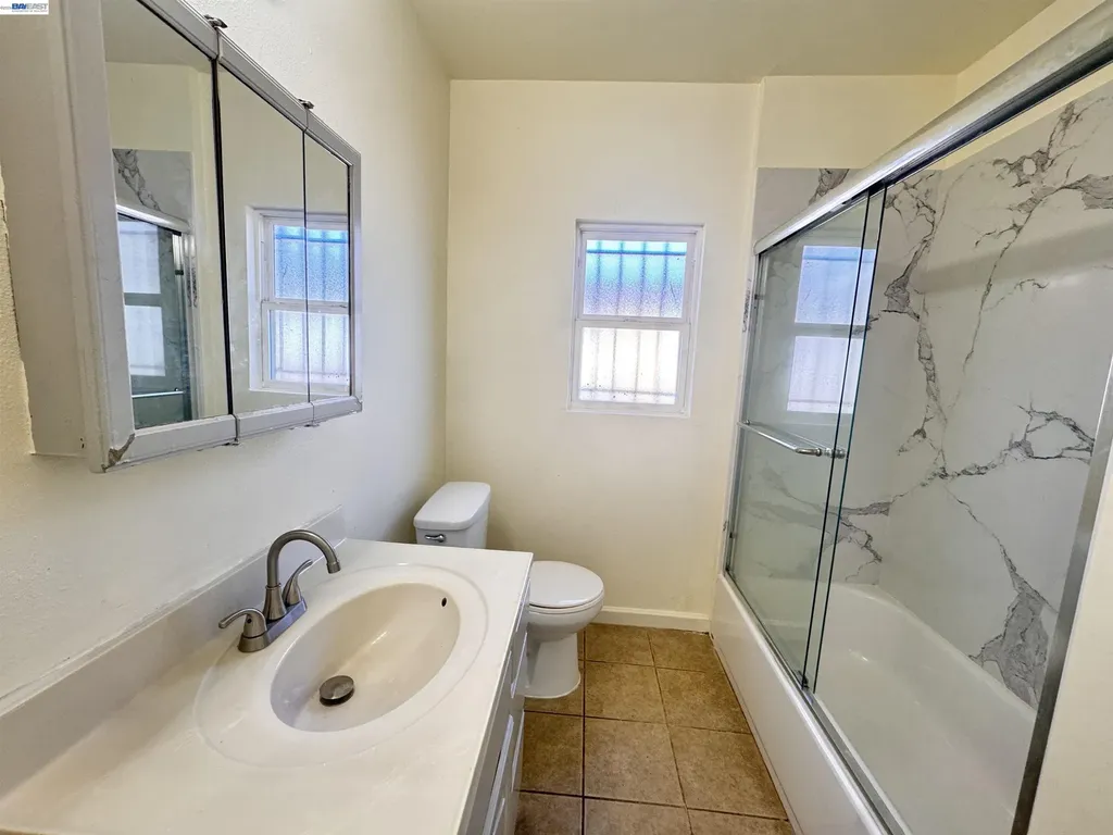 1724 96th Oakland CA 94603