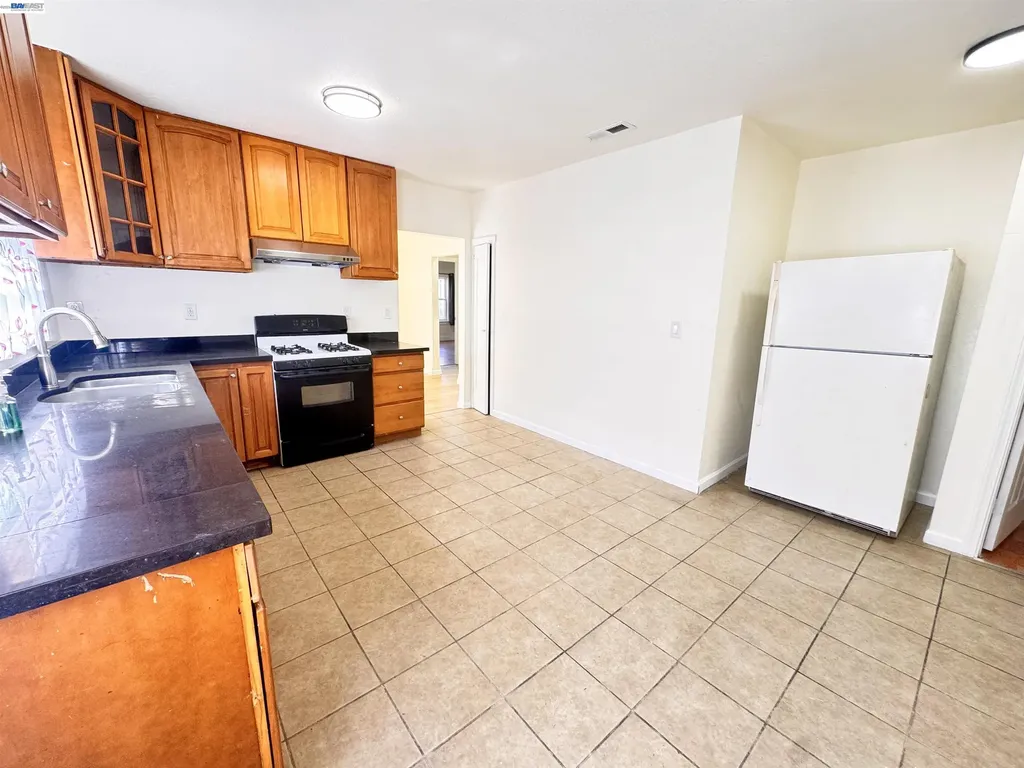 1724 96th Oakland CA 94603