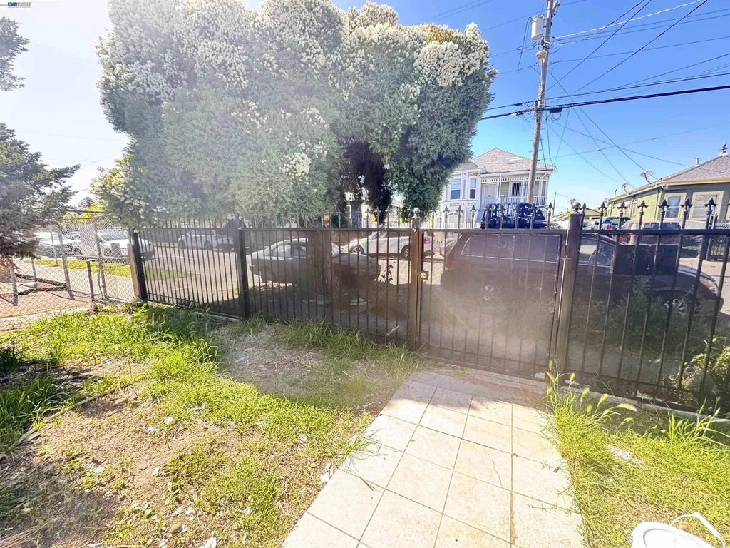 1724 96th Oakland CA 94603