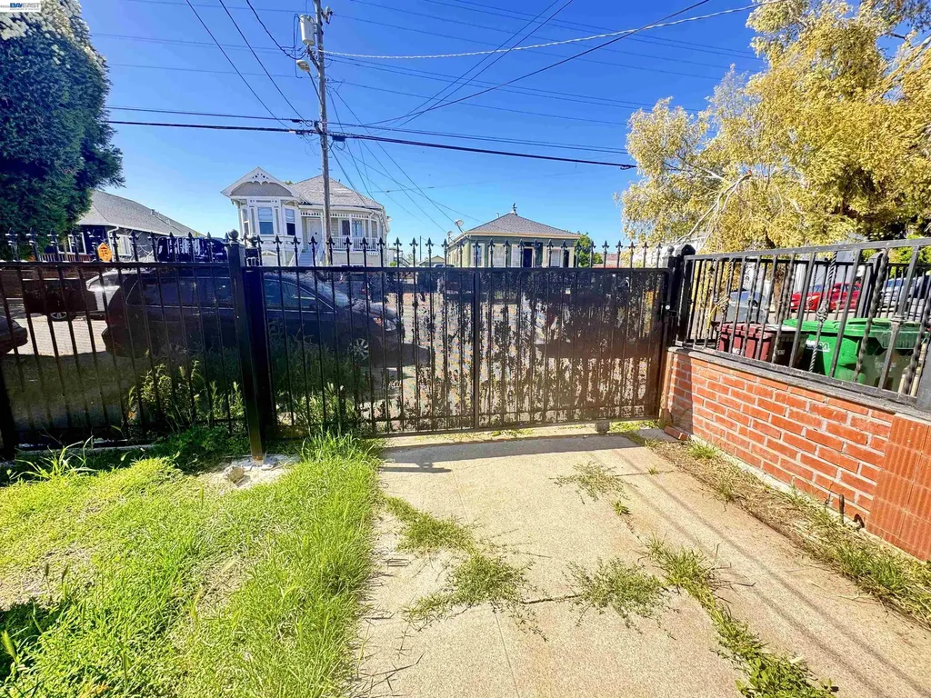 1724 96th Oakland CA 94603