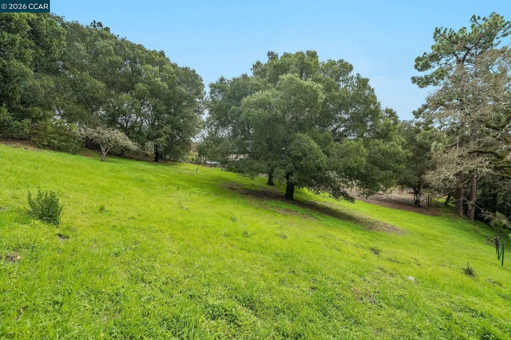 9 Charles Hill Road Orinda CA 94563