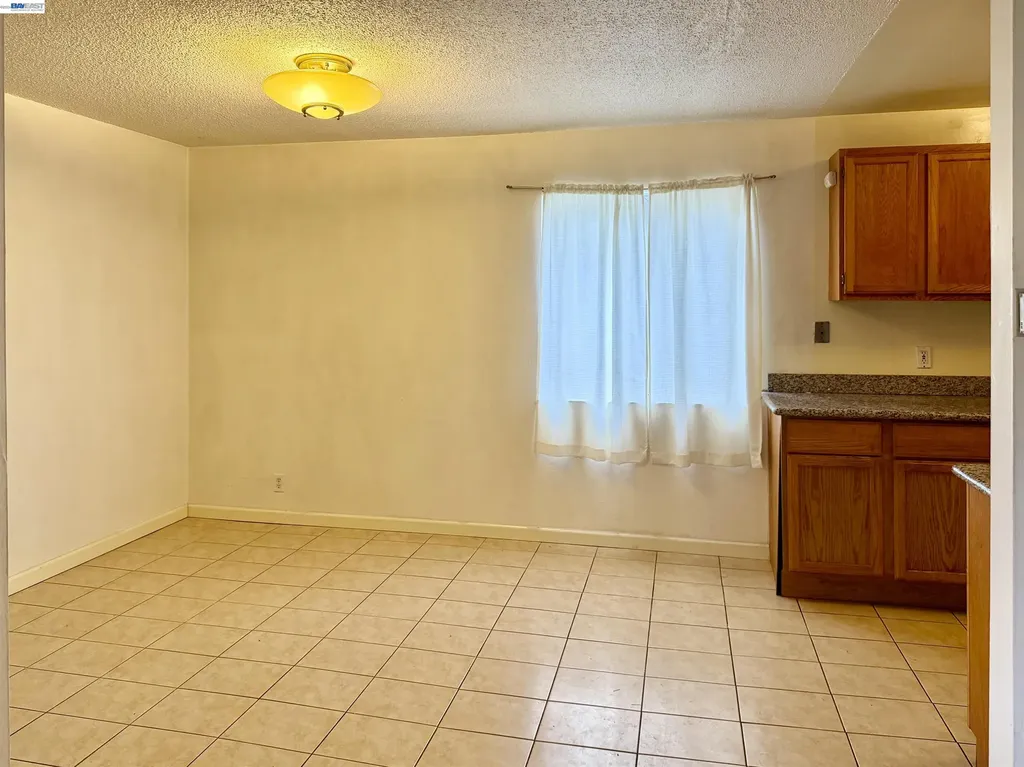 2828 Viola Street Oakland CA 94619