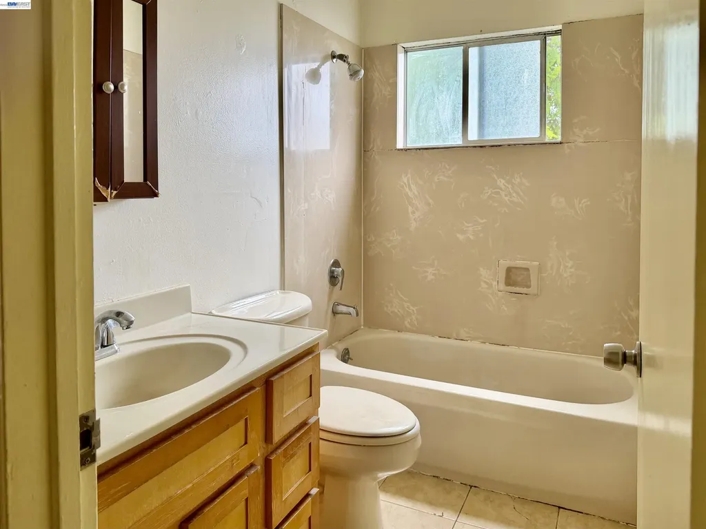 2828 Viola Street Oakland CA 94619