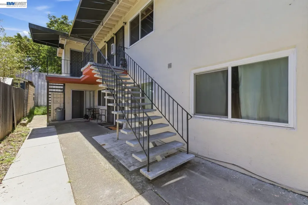2828 Viola Street Oakland CA 94619