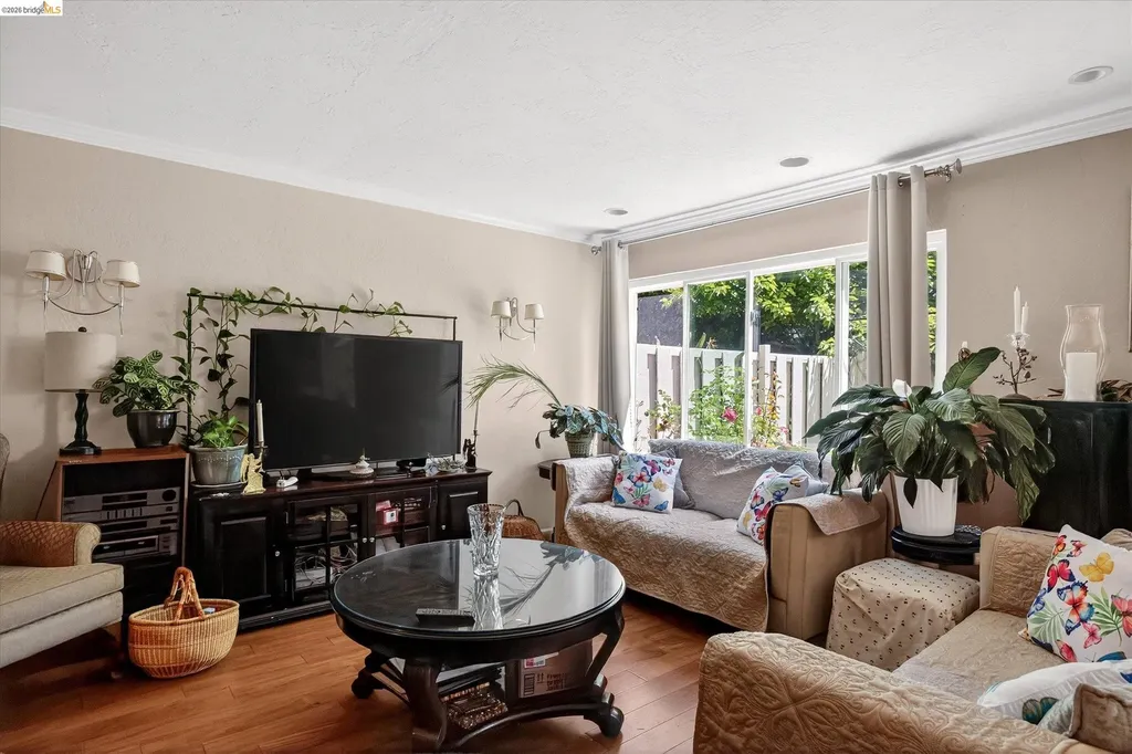 47 Turtle Creek Street Oakland CA 94605