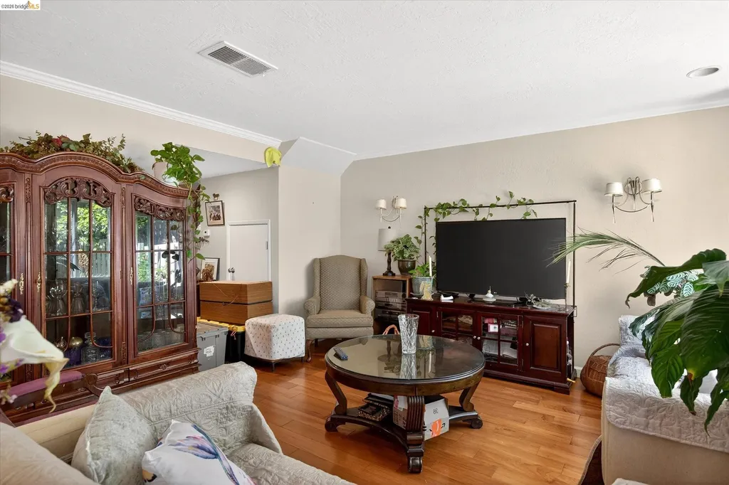 47 Turtle Creek Street Oakland CA 94605
