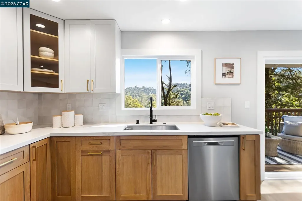 5924 Balboa Drive Oakland CA 94611