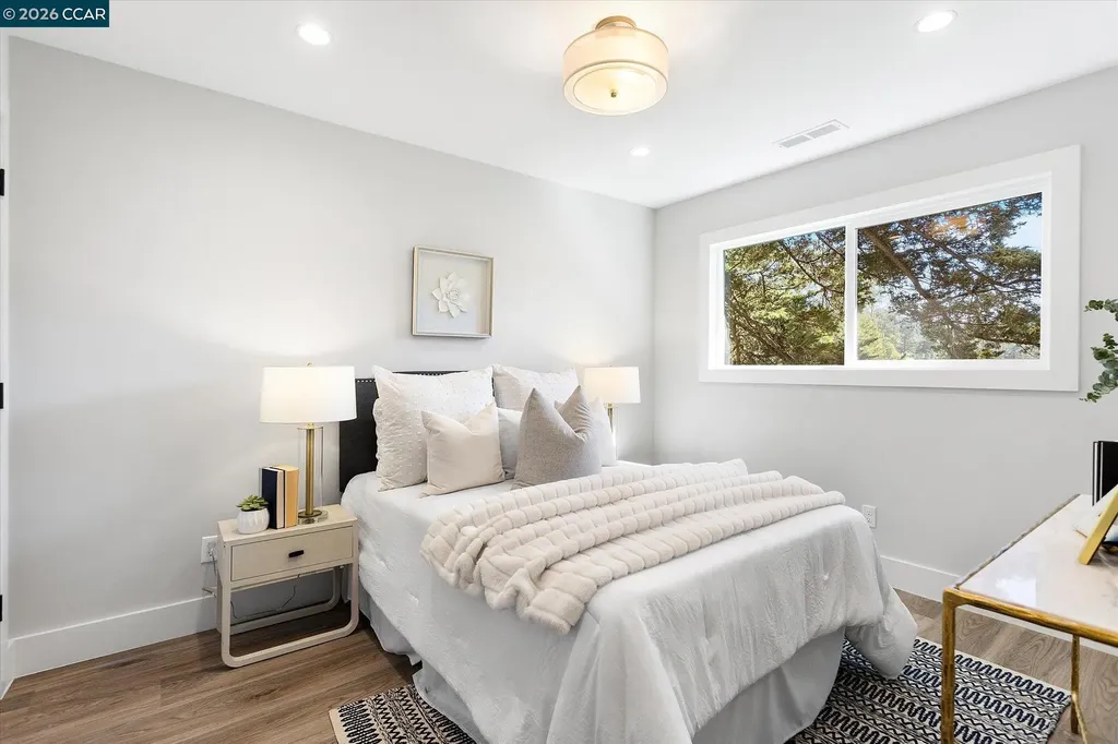 5924 Balboa Drive Oakland CA 94611