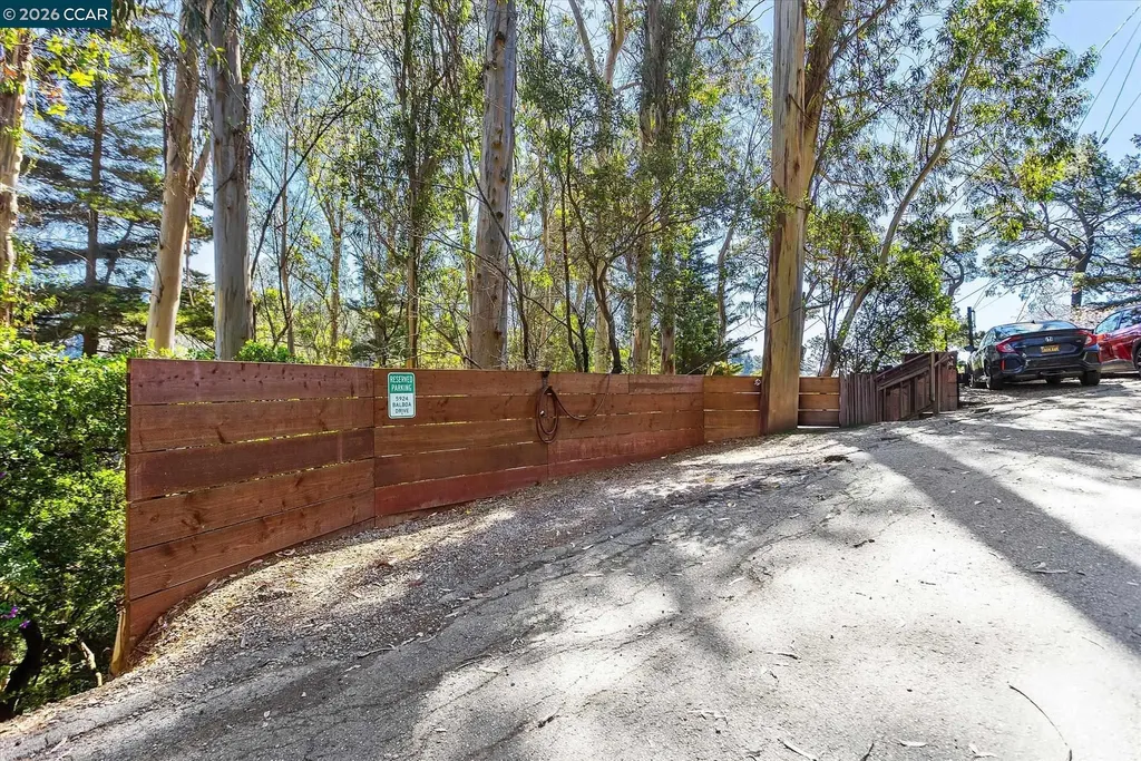5924 Balboa Drive Oakland CA 94611