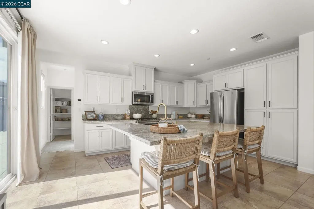 407 Alyssum Drive Vacaville CA 95687