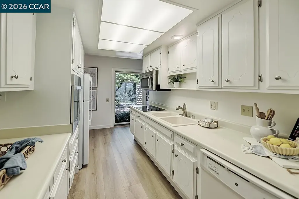 1300 Skycrest Drive Walnut Creek CA 94595