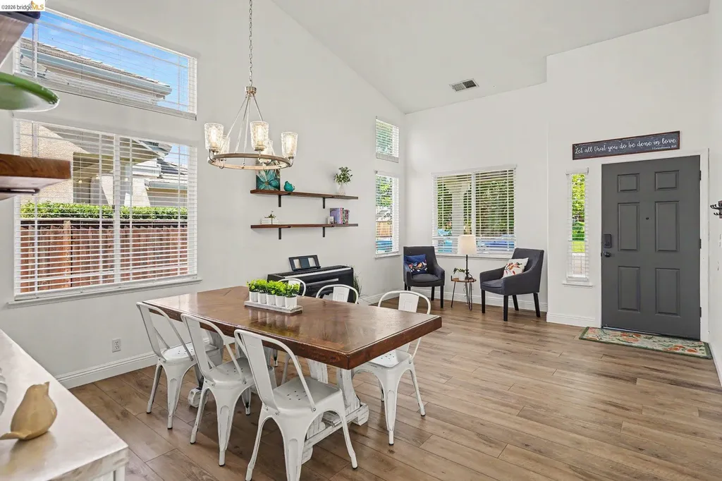 1045 Dawn Court Brentwood CA 94513