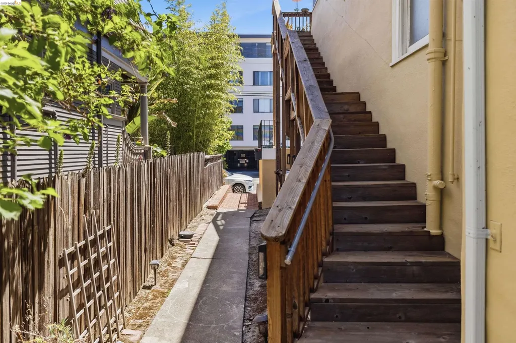 339 Hanover Avenue Oakland CA 94606